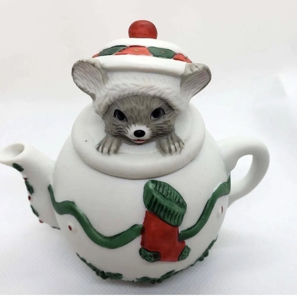 Vintage Mouse in a Teapot Ceramic Trinket Box Porcelain Keepsake Box Jewelry Box